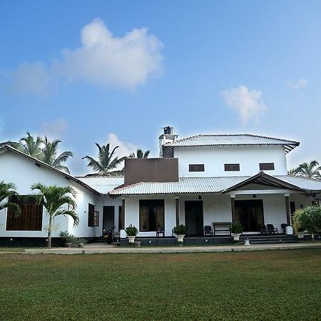 Grand Hilton Hotel 尼甘布 外观 照片